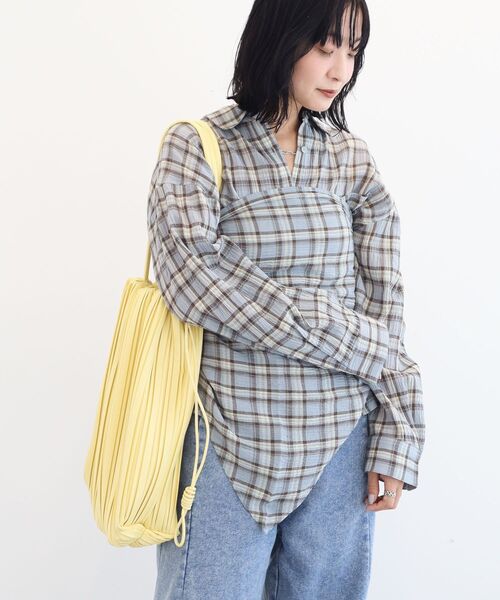 Green Parks(グリーンパークス)の「スカーフ付チェックシャツ(シャツ/ブラウス・レディース・ホワイト/チャコールグレー/サックスブルー・FREE)」の19枚目の写真
