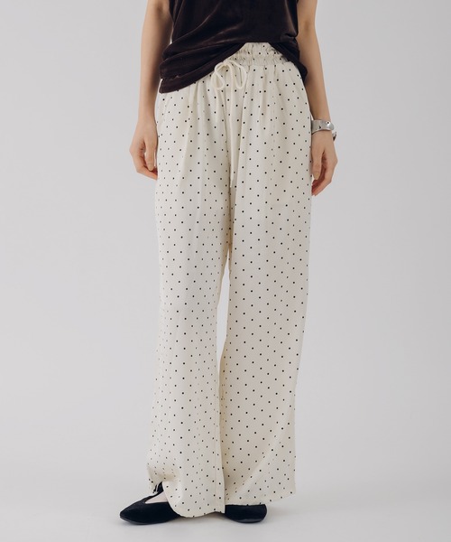 MUHET(ミュエータ)の「assorted easy pants / アソートイージーパンツ(その他パンツ・レディース・オフホワイト/ブラック/ブルー系その他/ブラック系その他・LARGE/MEDIUM/SMALL)」の2枚目の写真