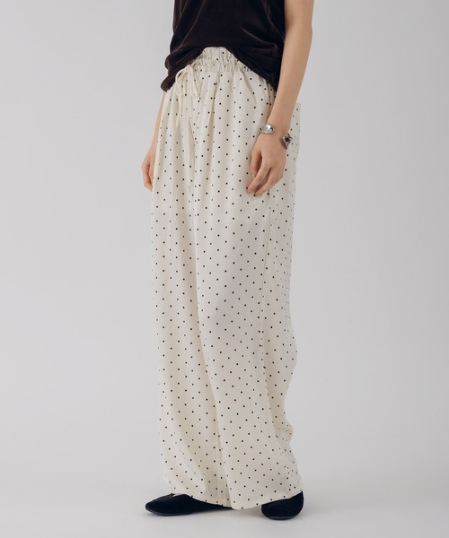 MUHET(ミュエータ)の「assorted easy pants / アソートイージーパンツ(その他パンツ・レディース・オフホワイト/ブラック/ブルー系その他/ブラック系その他・LARGE/MEDIUM/SMALL)」の13枚目の写真