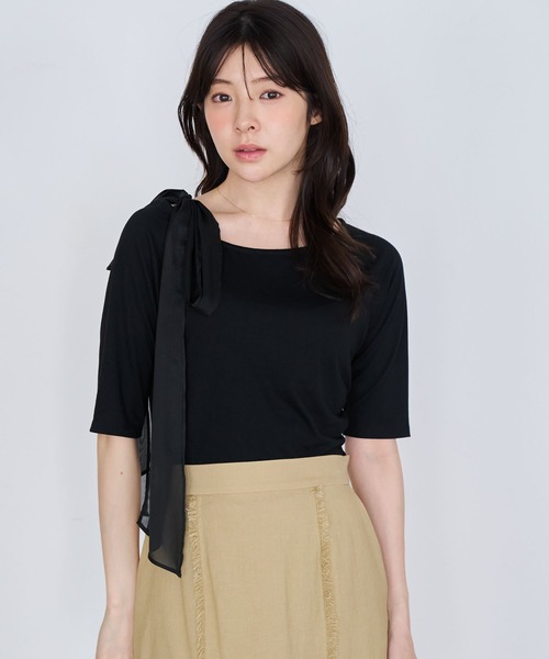 NOELA(ノエラ)の「ショルダーリボンカットソー(Tシャツ/カットソー・レディース・その他1/オフホワイト/ブラック・フリー)」の3枚目の写真