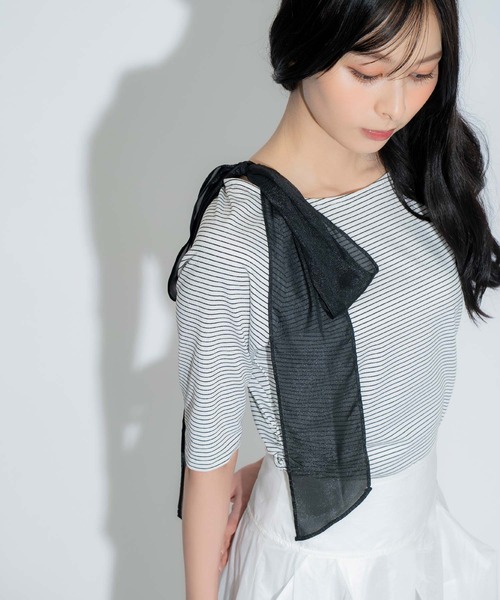 NOELA(ノエラ)の「ショルダーリボンカットソー(Tシャツ/カットソー・レディース・その他1/オフホワイト/ブラック・フリー)」の5枚目の写真