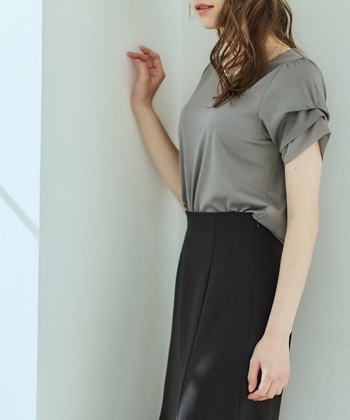 12Twelve Agenda(トゥエルブ アジェンダ)の「ハートネック異素材タックスリーブカットソープルオーバー(Tシャツ/カットソー・レディース・ネイビー/ブルー/グレー/サックスブルー/アイボリー・M)」の14枚目の写真
