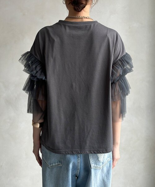 DouDou(ドゥドゥ)の「【WEB限定】チュールフリルスリーブTEE(Tシャツ/カットソー・レディース・チャコールグレー/オフホワイト/ブラック・FREE)」の9枚目の写真