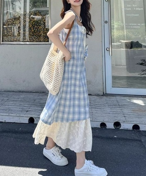 AMAJI(アマジ)の「チェック柄 レース切替 キャミソールワンピース(ワンピース・レディース・レッド/ライトブルー・SMALL/MEDIUM/LARGE/X-LARGE)」の5枚目の写真
