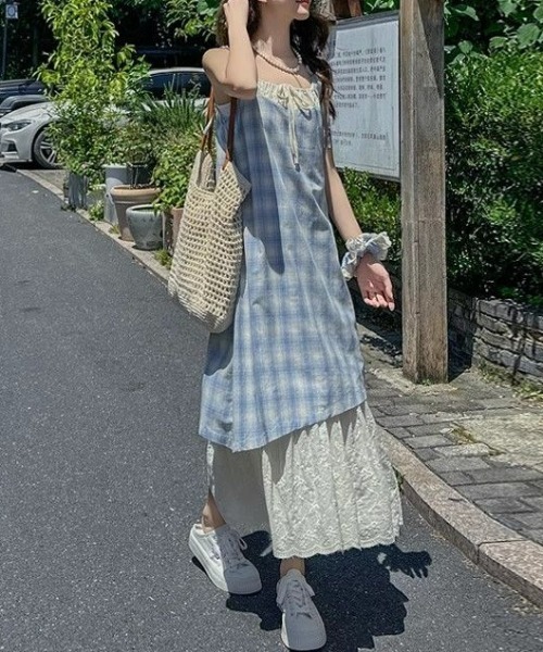 AMAJI(アマジ)の「チェック柄 レース切替 キャミソールワンピース(ワンピース・レディース・レッド/ライトブルー・SMALL/MEDIUM/LARGE/X-LARGE)」の4枚目の写真