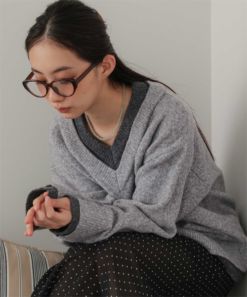 miette(ミエット)の「ダブルカラーVネックニットプルオーバー(ニット/セーター・レディース・ブラック/ライトグレー/チャコール・FREE)」の11枚目の写真