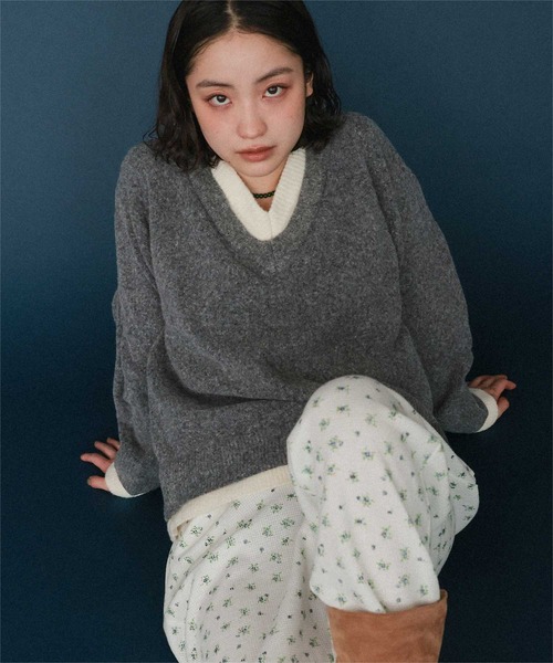 miette(ミエット)の「ダブルカラーVネックニットプルオーバー(ニット/セーター・レディース・ブラック/ライトグレー/チャコール・FREE)」の22枚目の写真