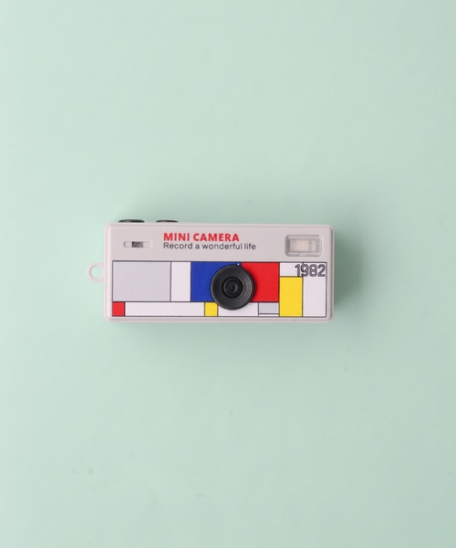 C520（シーゴーニーゼロ）の「C520 MINI CAMERA コンパクト トイカメラ（カメラ/カメラグッズ・メンズ・イエロー/オレンジ/グリーン/ホワイト/パープル/ブラック/レッド/グレー/ピンク・ONE SIZE）」の3枚目の写真