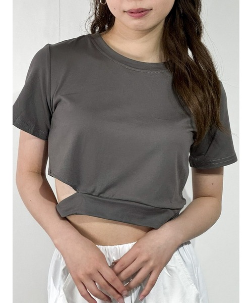 marcydorn(マーシードルン)の「クロップド丈アシンメトリーTシャツ(Tシャツ/カットソー・レディース・ホワイト/グレー・ONE SIZE)」の2枚目の写真