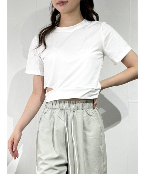marcydorn(マーシードルン)の「クロップド丈アシンメトリーTシャツ(Tシャツ/カットソー・レディース・ホワイト/グレー・ONE SIZE)」の1枚目の写真