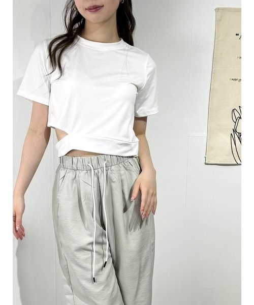 marcydorn(マーシードルン)の「クロップド丈アシンメトリーTシャツ(Tシャツ/カットソー・レディース・ホワイト/グレー・ONE SIZE)」の3枚目の写真