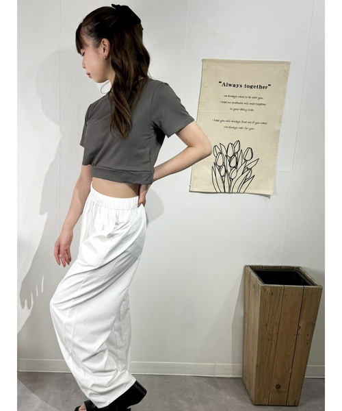 marcydorn(マーシードルン)の「クロップド丈アシンメトリーTシャツ(Tシャツ/カットソー・レディース・ホワイト/グレー・ONE SIZE)」の8枚目の写真