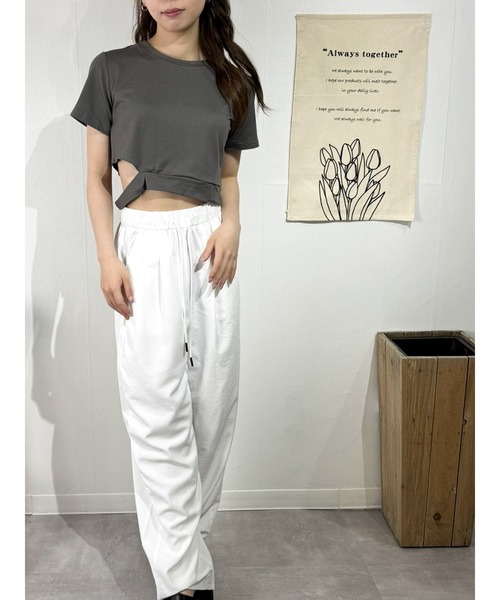marcydorn(マーシードルン)の「クロップド丈アシンメトリーTシャツ(Tシャツ/カットソー・レディース・ホワイト/グレー・ONE SIZE)」の14枚目の写真