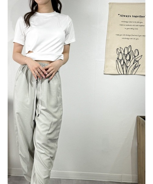 marcydorn(マーシードルン)の「クロップド丈アシンメトリーTシャツ(Tシャツ/カットソー・レディース・ホワイト/グレー・ONE SIZE)」の20枚目の写真