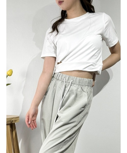marcydorn(マーシードルン)の「クロップド丈アシンメトリーTシャツ(Tシャツ/カットソー・レディース・ホワイト/グレー・ONE SIZE)」の22枚目の写真