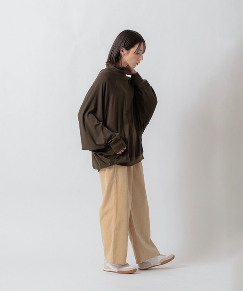 Kelen(ケレン)の「「KELEN / ケレン」ドルマンスリーブハイネックトップス(Tシャツ/カットソー・レディース・カーキ/ブラック/チャコールグレー/ライトベージュ・S/M)」の12枚目の写真