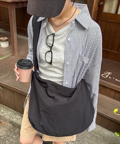 wears(ウェアーズ)の「【A4収納可・軽量】大容量ムーンショルダーバッグ(ショルダーバッグ・レディース・ブラック/ブラウン/カーキ/ベージュ・FREE)」の15枚目の写真