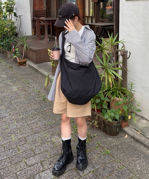 wears(ウェアーズ)の「【A4収納可・軽量】大容量ムーンショルダーバッグ(ショルダーバッグ・レディース・ブラック/ブラウン/カーキ/ベージュ・FREE)」の16枚目の写真