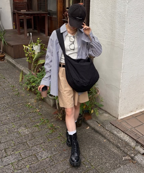 wears(ウェアーズ)の「【A4収納可・軽量】大容量ムーンショルダーバッグ(ショルダーバッグ・レディース・ブラック/ブラウン/カーキ/ベージュ・FREE)」の17枚目の写真