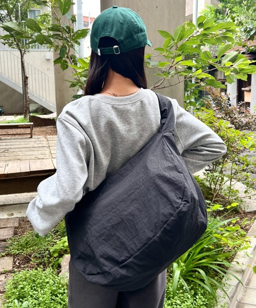 wears(ウェアーズ)の「【A4収納可・軽量】大容量ムーンショルダーバッグ(ショルダーバッグ・レディース・ブラック/ブラウン/カーキ/ベージュ・FREE)」の21枚目の写真