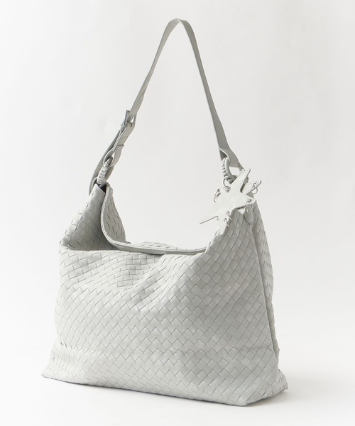 Chick(チック)の「【2WAY】【A4サイズ対応】Shoulder Bag with Star-Shaped Charm and Slung Silhouette / 星形チャーム付き スラウチシルエット ショルダーバッグ y2k 韓国系 レディース 秋 秋服 2026年秋冬(ショルダーバッグ・レディース・ホワイト/ブラック/ブラウン/シルバー・FREE)」の12枚目の写真