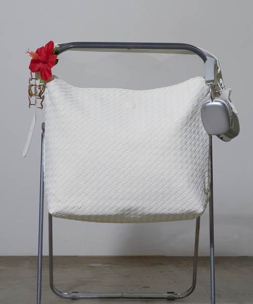 Chick(チック)の「【2WAY】【A4サイズ対応】Shoulder Bag with Star-Shaped Charm and Slung Silhouette / 星形チャーム付き スラウチシルエット ショルダーバッグ y2k 韓国系 レディース 秋 秋服 2026年秋冬(ショルダーバッグ・レディース・ホワイト/ブラック/ブラウン/シルバー・FREE)」の21枚目の写真