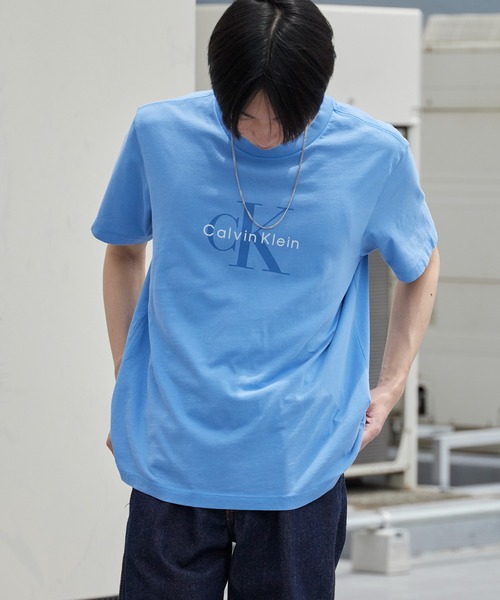 Calvin Klein（カルバン・クライン）の「Calvin Klein/カルバンクライン SS 20S ACID WASH MONOLOGO GRAPHIC TEE ショートスリーブ20SモノグラムTシャツ アシッドウォッシュ モノロゴ グラフィック Tシャツ 半袖 クルーネック フロント プリント メンズ レディース 2026年 夏 夏服（Tシャツ/カットソー・メンズ・ブラック/ブルー/ネイビー・S/M/L/XL）」の3枚目の写真