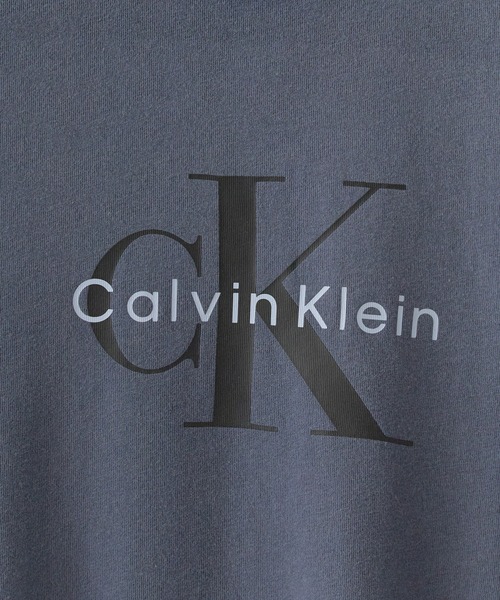 Calvin Klein（カルバン・クライン）の「Calvin Klein/カルバンクライン SS 20S ACID WASH MONOLOGO GRAPHIC TEE ショートスリーブ20SモノグラムTシャツ アシッドウォッシュ モノロゴ グラフィック Tシャツ 半袖 クルーネック フロント プリント メンズ レディース 2026年 夏 夏服（Tシャツ/カットソー・メンズ・ブラック/ブルー/ネイビー・S/M/L/XL）」の6枚目の写真