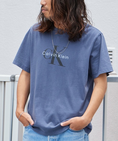 Calvin Klein（カルバン・クライン）の「Calvin Klein/カルバンクライン SS 20S ACID WASH MONOLOGO GRAPHIC TEE ショートスリーブ20SモノグラムTシャツ アシッドウォッシュ モノロゴ グラフィック Tシャツ 半袖 クルーネック フロント プリント メンズ レディース 2026年 夏 夏服（Tシャツ/カットソー・メンズ・ブラック/ブルー/ネイビー・S/M/L/XL）」の22枚目の写真