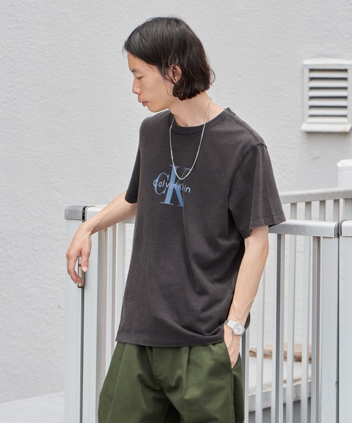 Calvin Klein（カルバン・クライン）の「Calvin Klein/カルバンクライン SS 20S ACID WASH MONOLOGO GRAPHIC TEE ショートスリーブ20SモノグラムTシャツ アシッドウォッシュ モノロゴ グラフィック Tシャツ 半袖 クルーネック フロント プリント メンズ レディース 2026年 夏 夏服（Tシャツ/カットソー・メンズ・ブラック/ブルー/ネイビー・S/M/L/XL）」の14枚目の写真