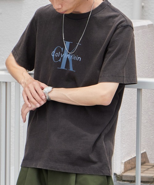 Calvin Klein（カルバン・クライン）の「Calvin Klein/カルバンクライン SS 20S ACID WASH MONOLOGO GRAPHIC TEE ショートスリーブ20SモノグラムTシャツ アシッドウォッシュ モノロゴ グラフィック Tシャツ 半袖 クルーネック フロント プリント メンズ レディース 2026年 夏 夏服（Tシャツ/カットソー・メンズ・ブラック/ブルー/ネイビー・S/M/L/XL）」の12枚目の写真
