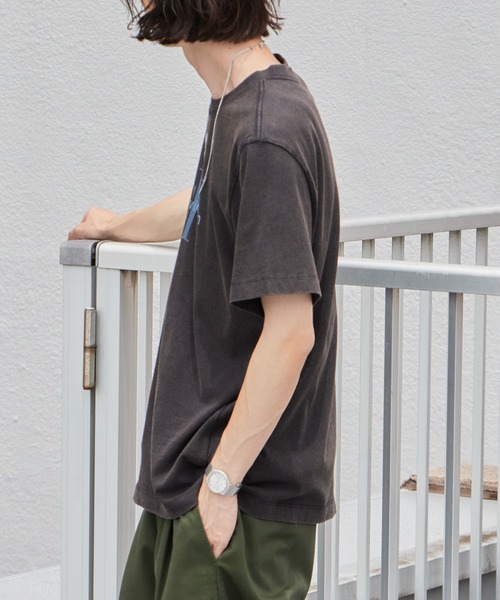 Calvin Klein（カルバン・クライン）の「Calvin Klein/カルバンクライン SS 20S ACID WASH MONOLOGO GRAPHIC TEE ショートスリーブ20SモノグラムTシャツ アシッドウォッシュ モノロゴ グラフィック Tシャツ 半袖 クルーネック フロント プリント メンズ レディース 2026年 夏 夏服（Tシャツ/カットソー・メンズ・ブラック/ブルー/ネイビー・S/M/L/XL）」の15枚目の写真