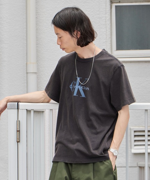 Calvin Klein（カルバン・クライン）の「Calvin Klein/カルバンクライン SS 20S ACID WASH MONOLOGO GRAPHIC TEE ショートスリーブ20SモノグラムTシャツ アシッドウォッシュ モノロゴ グラフィック Tシャツ 半袖 クルーネック フロント プリント メンズ レディース 2026年 夏 夏服（Tシャツ/カットソー・メンズ・ブラック/ブルー/ネイビー・S/M/L/XL）」の13枚目の写真