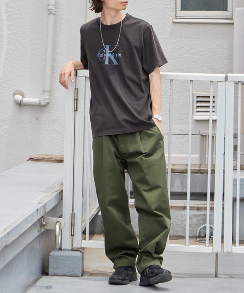 Calvin Klein（カルバン・クライン）の「Calvin Klein/カルバンクライン SS 20S ACID WASH MONOLOGO GRAPHIC TEE ショートスリーブ20SモノグラムTシャツ アシッドウォッシュ モノロゴ グラフィック Tシャツ 半袖 クルーネック フロント プリント メンズ レディース 2026年 夏 夏服（Tシャツ/カットソー・メンズ・ブラック/ブルー/ネイビー・S/M/L/XL）」の16枚目の写真