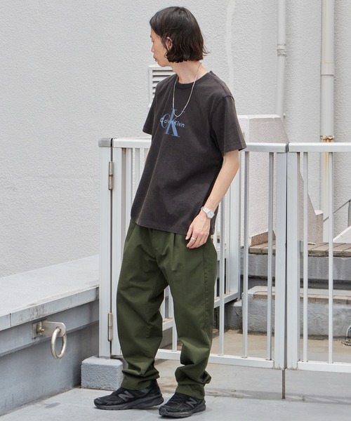 Calvin Klein（カルバン・クライン）の「Calvin Klein/カルバンクライン SS 20S ACID WASH MONOLOGO GRAPHIC TEE ショートスリーブ20SモノグラムTシャツ アシッドウォッシュ モノロゴ グラフィック Tシャツ 半袖 クルーネック フロント プリント メンズ レディース 2026年 夏 夏服（Tシャツ/カットソー・メンズ・ブラック/ブルー/ネイビー・S/M/L/XL）」の20枚目の写真