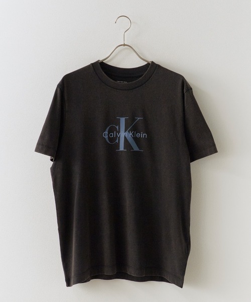Calvin Klein（カルバン・クライン）の「Calvin Klein/カルバンクライン SS 20S ACID WASH MONOLOGO GRAPHIC TEE ショートスリーブ20SモノグラムTシャツ アシッドウォッシュ モノロゴ グラフィック Tシャツ 半袖 クルーネック フロント プリント メンズ レディース 2026年 夏 夏服（Tシャツ/カットソー・メンズ・ブラック/ブルー/ネイビー・S/M/L/XL）」の11枚目の写真