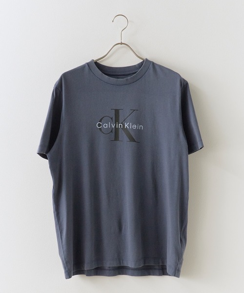 Calvin Klein（カルバン・クライン）の「Calvin Klein/カルバンクライン SS 20S ACID WASH MONOLOGO GRAPHIC TEE ショートスリーブ20SモノグラムTシャツ アシッドウォッシュ モノロゴ グラフィック Tシャツ 半袖 クルーネック フロント プリント メンズ レディース 2026年 夏 夏服（Tシャツ/カットソー・メンズ・ブラック/ブルー/ネイビー・S/M/L/XL）」の21枚目の写真