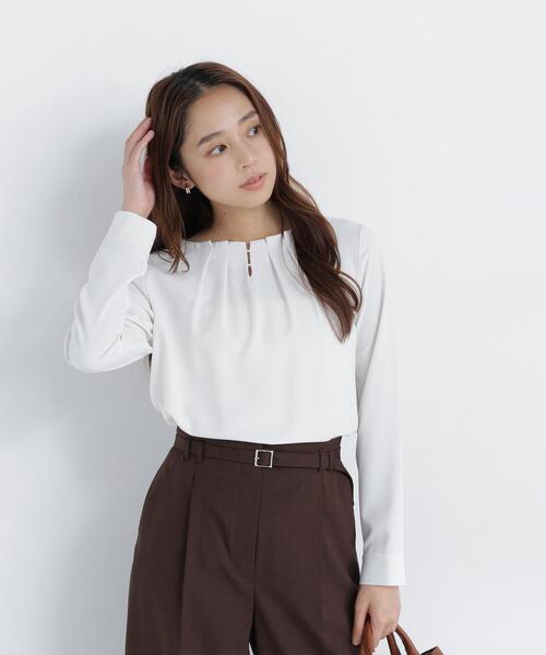NATURAL BEAUTY BASIC(ナチュラルビューティーベーシック)の「パールポイントブラウス(シャツ/ブラウス・レディース・ベージュ/オフホワイト/ネイビー/ピンク・SMALL/MEDIUM)」の20枚目の写真
