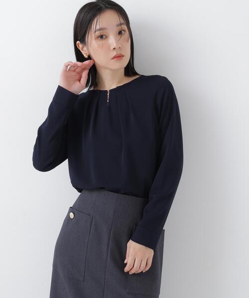 NATURAL BEAUTY BASIC(ナチュラルビューティーベーシック)の「パールポイントブラウス(シャツ/ブラウス・レディース・ベージュ/オフホワイト/ネイビー/ピンク・SMALL/MEDIUM)」の17枚目の写真