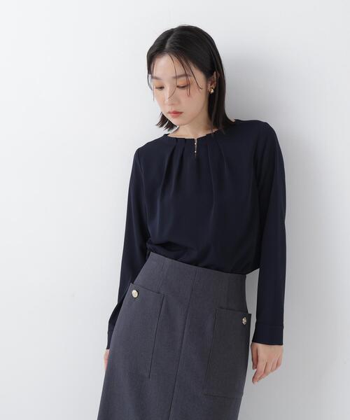 NATURAL BEAUTY BASIC(ナチュラルビューティーベーシック)の「パールポイントブラウス(シャツ/ブラウス・レディース・ベージュ/オフホワイト/ネイビー/ピンク・SMALL/MEDIUM)」の6枚目の写真
