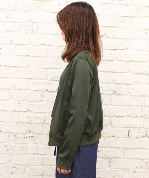 CIAOPANIC（チャオパニック）の「【Ciaopanic】サテンＺＩＰブルゾン（ブルゾン・レディース・ブラック/カーキ/ブルー・FREE）」の4枚目の写真