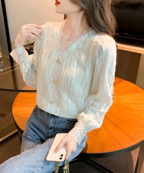 LUCPY(ラクピー)の「レースネックシアーストライプブラウス(シャツ/ブラウス・レディース・ホワイト・SMALL/MEDIUM/LARGE/X-LARGE)」の4枚目の写真