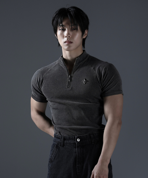 CARMID（カミド）の「アンティーク半ジップ半袖 [チャコール]（Tシャツ/カットソー・メンズ・その他・1/2/3）」の2枚目の写真