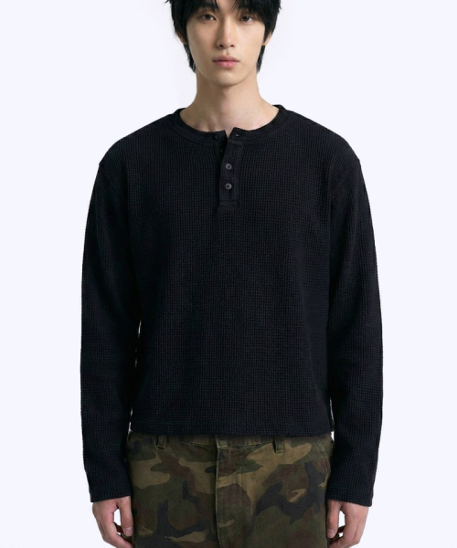 UNDEROFF(アンダーオフ)の「ワッフルクロップヘンリーネックTシャツブラック(Tシャツ/カットソー・メンズ・ブラック・MEDIUM/LARGE/X-LARGE)」の1枚目の写真