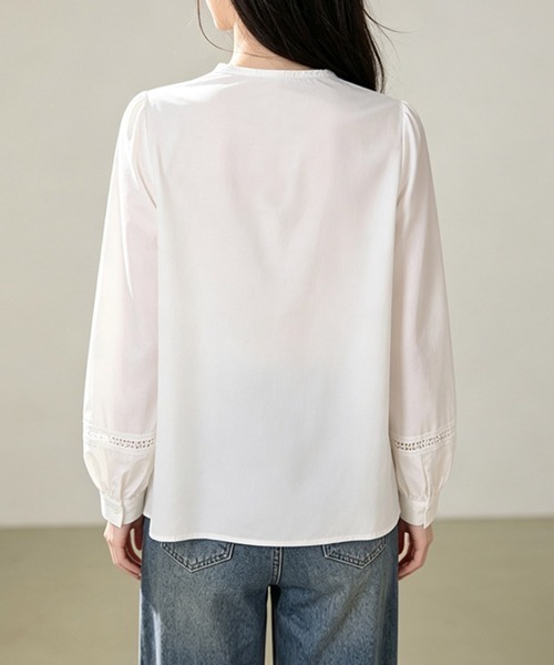 ONEP STAR(ワンピスター)の「スカラップレースVネック長袖シャツブラウス(シャツ/ブラウス・レディース・ホワイト・MEDIUM/X-LARGE/LARGE)」の10枚目の写真