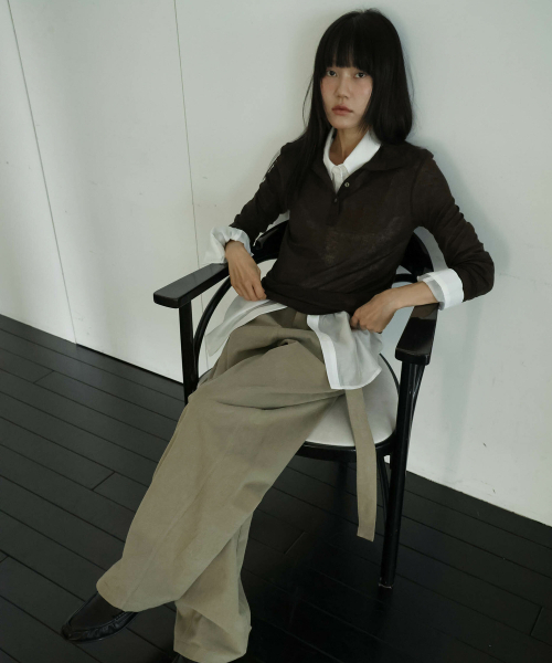 LYNTE(リンテ)の「ボタンハイネックトップス(ブラウン)(ポロシャツ・レディース・その他・FREE)」の2枚目の写真