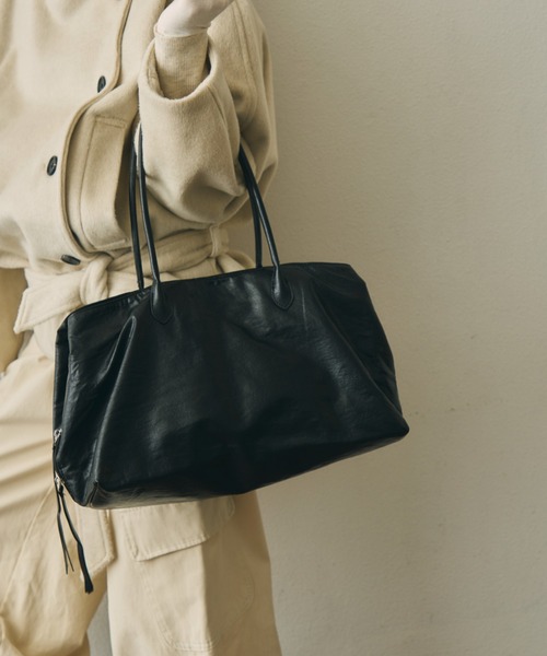 Trish(トリッシュ)の「レザーライクビッグボストンBag(ボストンバッグ・レディース・ブラック/ボルドー・FREE)」の10枚目の写真