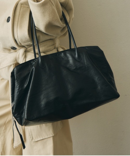Trish(トリッシュ)の「レザーライクビッグボストンBag(ボストンバッグ・レディース・ブラック/ボルドー・FREE)」の9枚目の写真