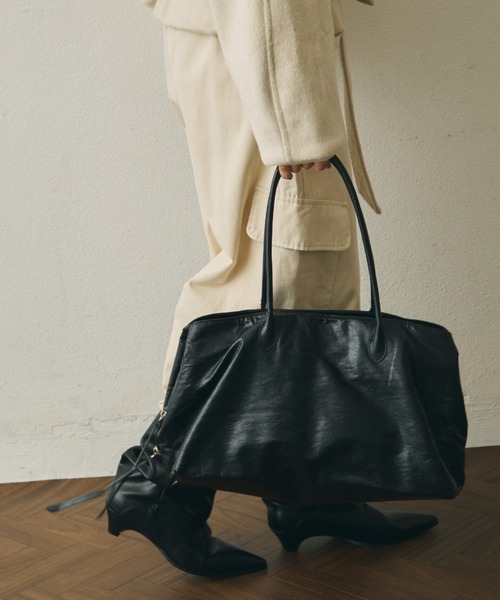 Trish(トリッシュ)の「レザーライクビッグボストンBag(ボストンバッグ・レディース・ブラック/ボルドー・FREE)」の12枚目の写真