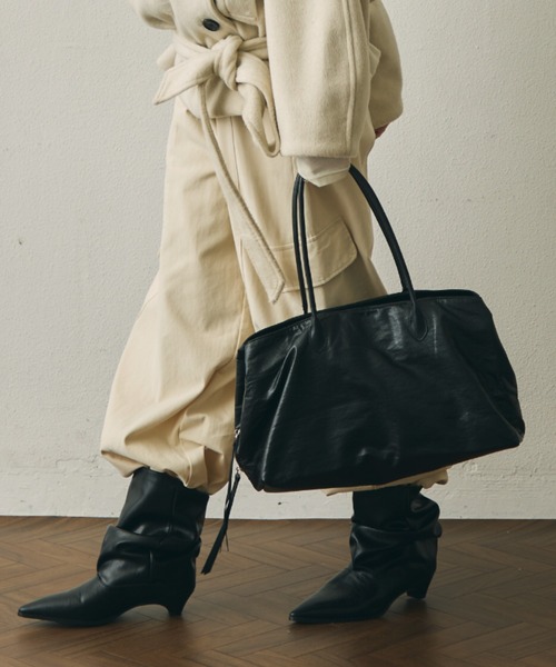 Trish(トリッシュ)の「レザーライクビッグボストンBag(ボストンバッグ・レディース・ブラック/ボルドー・FREE)」の5枚目の写真